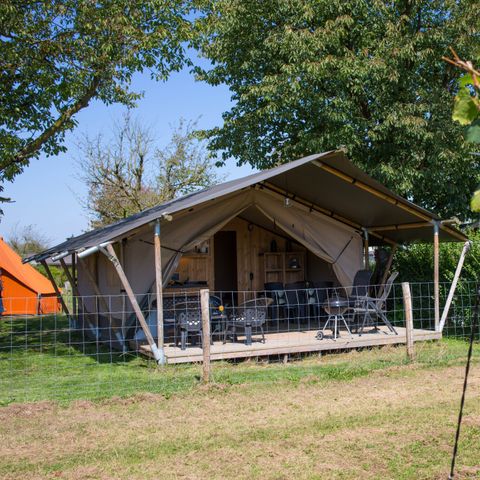 Tente en toile et en bois 4 personnes - y compris les installations sanitaires