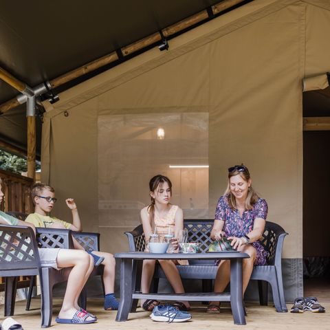TENTE TOILE ET BOIS 4 personnes - y compris les installations sanitaires