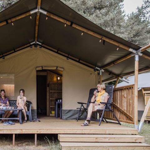 TENTE TOILE ET BOIS 4 personnes - y compris les installations sanitaires
