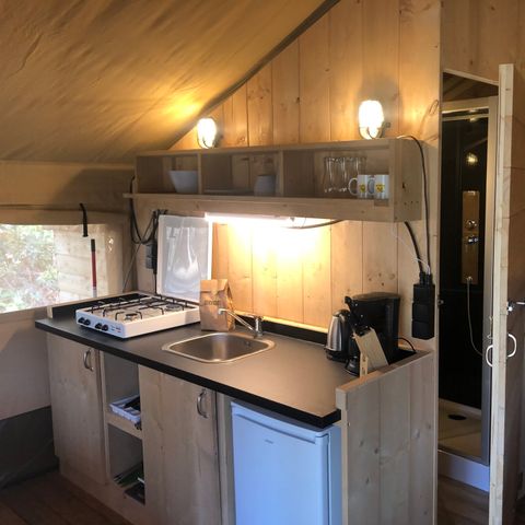 Tente en toile et en bois 4 personnes - y compris les installations sanitaires