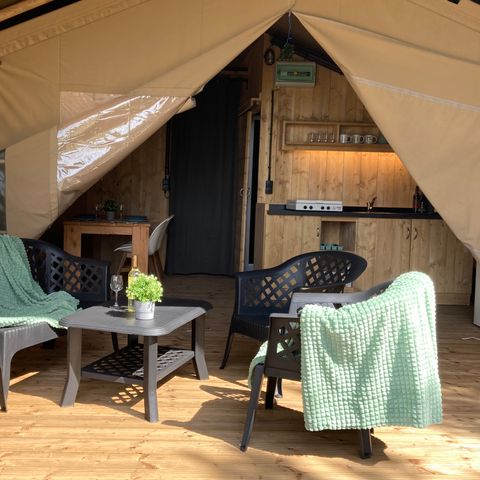 TENTE TOILE ET BOIS 6 personnes - y compris les installations sanitaires