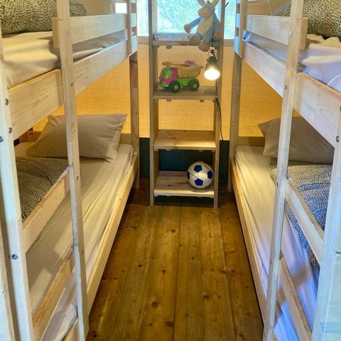 TENTE TOILE ET BOIS 6 personnes - y compris les installations sanitaires