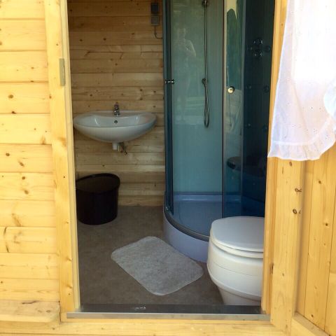 Tente en toile et en bois 6 personnes - y compris unité sanitaire privée
