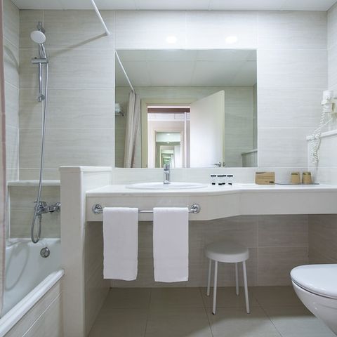 Chambre 4 personnes - BALCON - VUE MER - PETIT-DÉJEUNER INCLUS