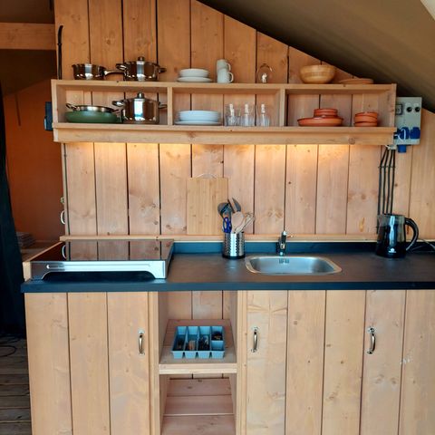 Tente en toile et en bois 3 personnes - y compris les installations sanitaires