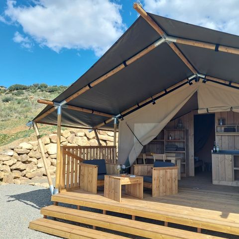 Tente en toile et en bois 3 personnes - y compris les installations sanitaires