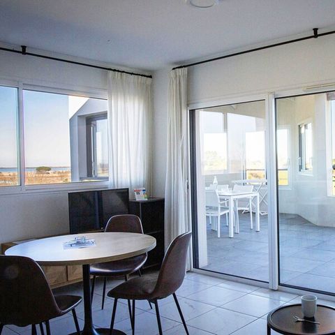 Appartement 4 personnes - –1 chambre–Terrasse/Loggia spacieuse–Vue étang/golf