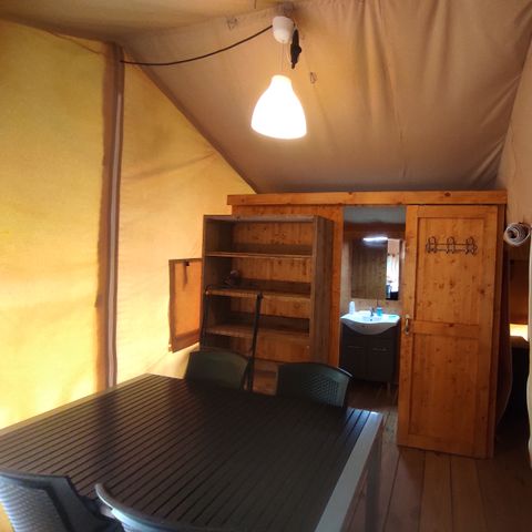TENTE TOILE ET BOIS 6 personnes - y compris les installations sanitaires privées