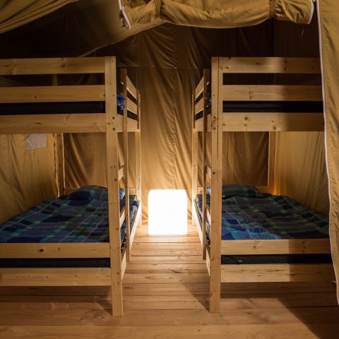 Tente en toile et en bois 6 personnes - y compris les installations sanitaires privées