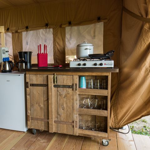 Tente en toile et en bois 6 personnes - y compris les installations sanitaires privées