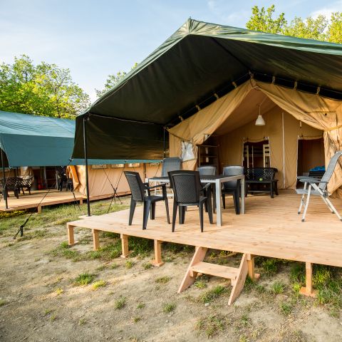 Tente en toile et en bois 6 personnes - y compris les installations sanitaires privées