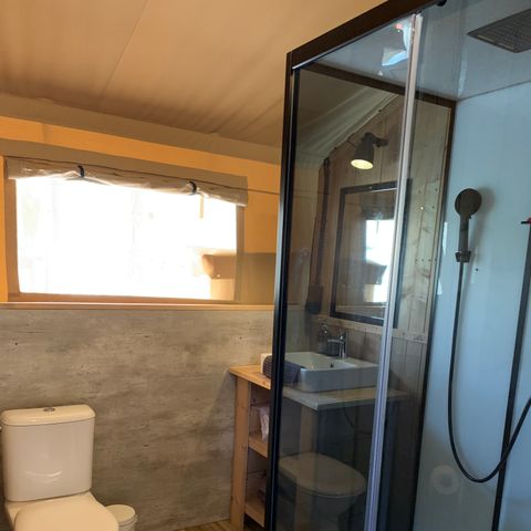 TENTE TOILE ET BOIS 6 personnes - y compris les installations sanitaires