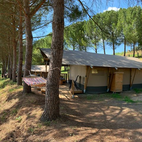 TENTE TOILE ET BOIS 6 personnes - y compris les installations sanitaires