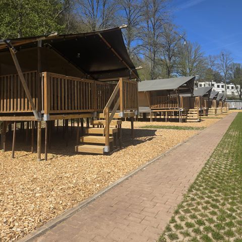Tente en toile et en bois 4 personnes - y compris les installations sanitaires