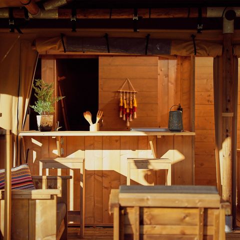 Tente en toile et en bois 7 personnes - La Gran Vida Hot tub