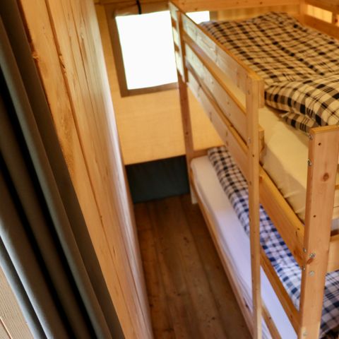 TENTE TOILE ET BOIS 4 personnes - y compris les installations sanitaires