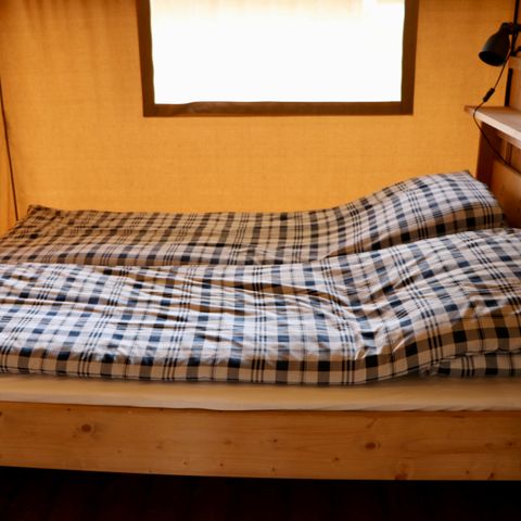 TENTE TOILE ET BOIS 4 personnes - y compris les installations sanitaires