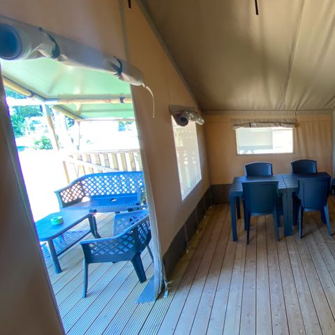 Tente en toile et en bois 4 personnes - y compris les installations sanitaires