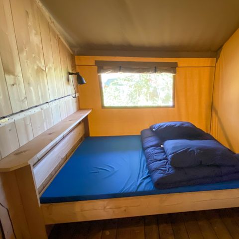 Tente en toile et en bois 4 personnes - y compris les installations sanitaires
