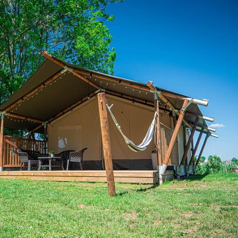 TENTE TOILE ET BOIS 4 personnes - y compris les installations sanitaires