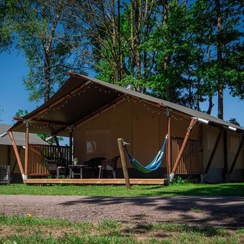 TENTE TOILE ET BOIS 4 personnes - y compris les installations sanitaires