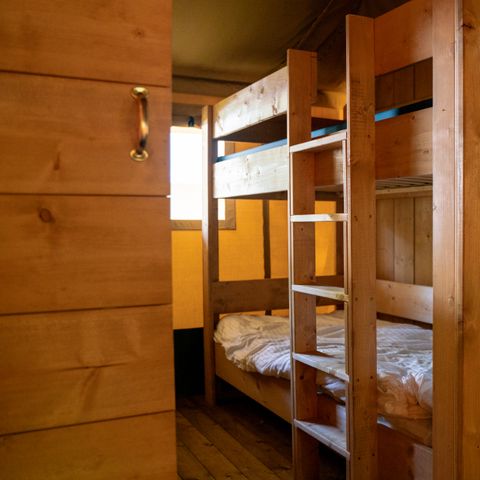 TENTE TOILE ET BOIS 6 personnes - y compris les installations sanitaires