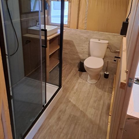 Tente en toile et en bois 6 personnes - y compris les installations sanitaires