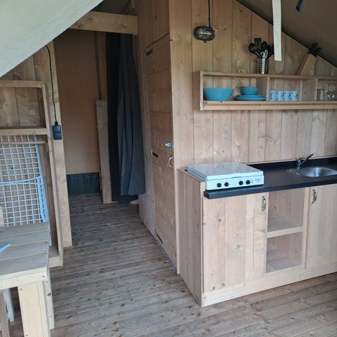 Tente en toile et en bois 4 personnes - y compris les installations sanitaires