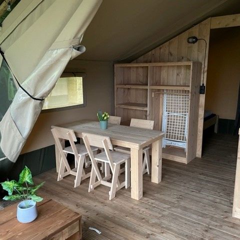 Tente en toile et en bois 4 personnes - y compris les installations sanitaires
