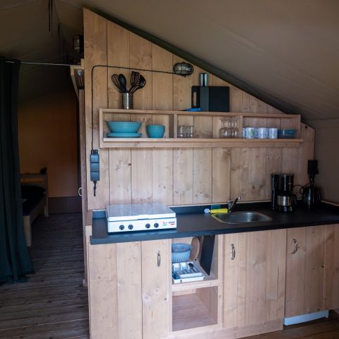 Tente en toile et en bois 4 personnes - y compris les installations sanitaires