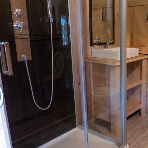 Tente en toile et en bois 4 personnes - y compris les installations sanitaires