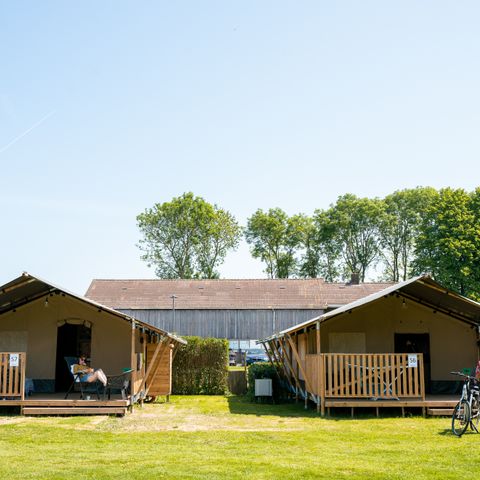 TENTE TOILE ET BOIS 4 personnes - y compris les installations sanitaires