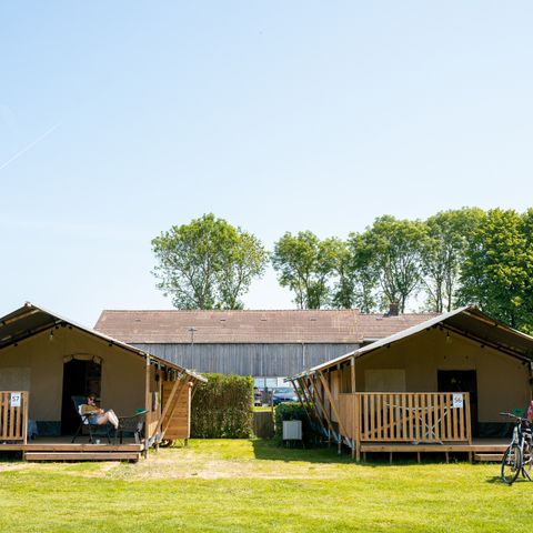 Tente en toile et en bois 4 personnes - y compris les installations sanitaires