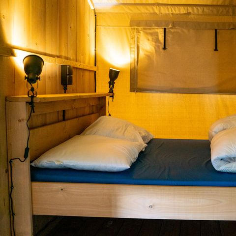 Tente en toile et en bois 4 personnes - y compris les installations sanitaires