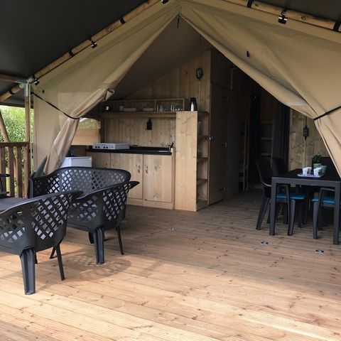 Tente en toile et en bois 5 personnes - y compris les installations sanitaires