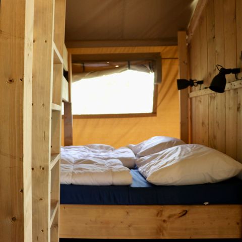 TENTE TOILE ET BOIS 5 personnes - y compris les installations sanitaires