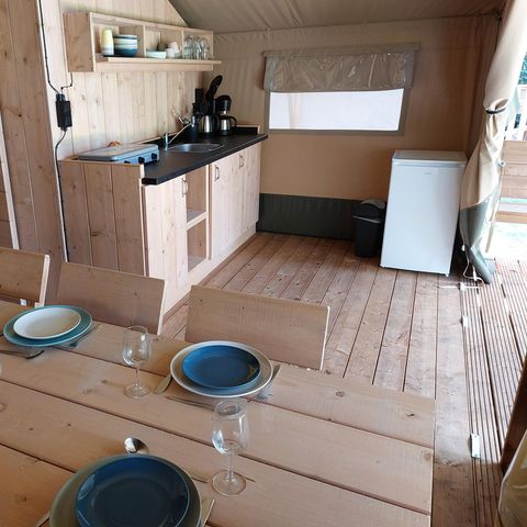 TENTE TOILE ET BOIS 6 personnes - y compris les installations sanitaires
