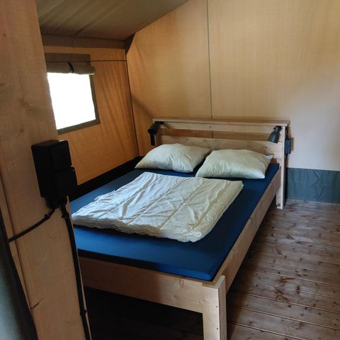 TENTE TOILE ET BOIS 6 personnes - y compris les installations sanitaires