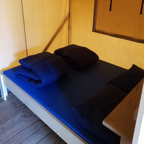 Tente en toile et en bois 4 personnes - y compris les installations sanitaires