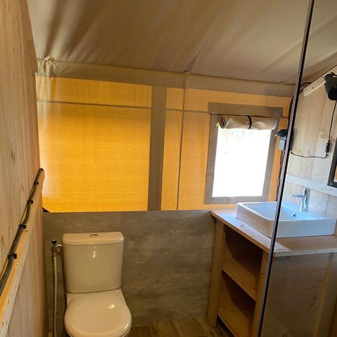 Tente en toile et en bois 4 personnes - y compris les installations sanitaires