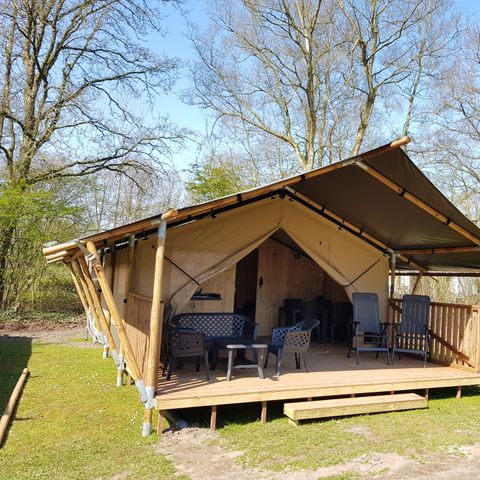 Tente en toile et en bois 4 personnes - y compris les installations sanitaires