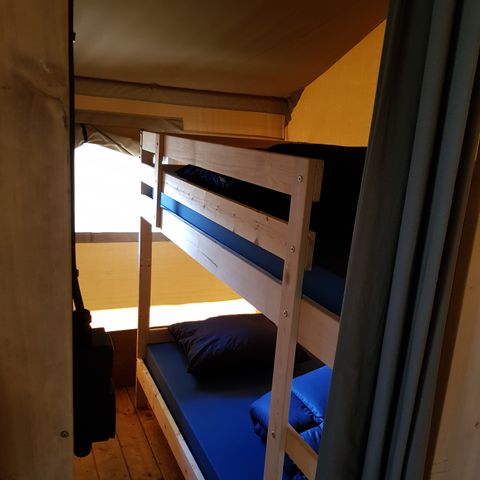 Tente en toile et en bois 4 personnes - y compris les installations sanitaires