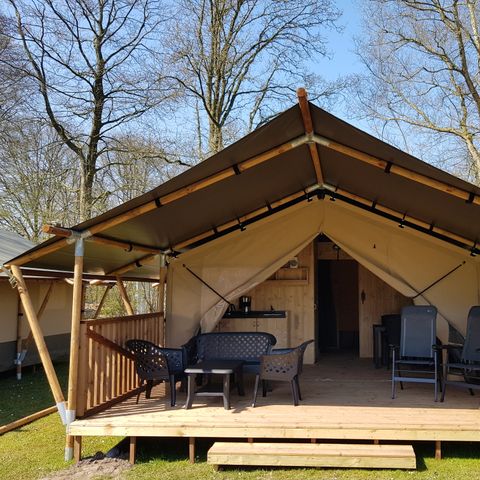 Tente en toile et en bois 4 personnes - y compris les installations sanitaires