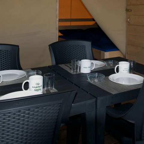 TENTE TOILE ET BOIS 6 personnes - y compris toilettes