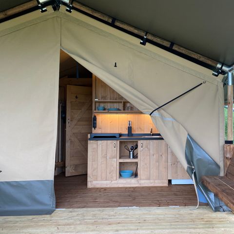 Tente en toile et en bois 4 personnes - y compris les installations sanitaires