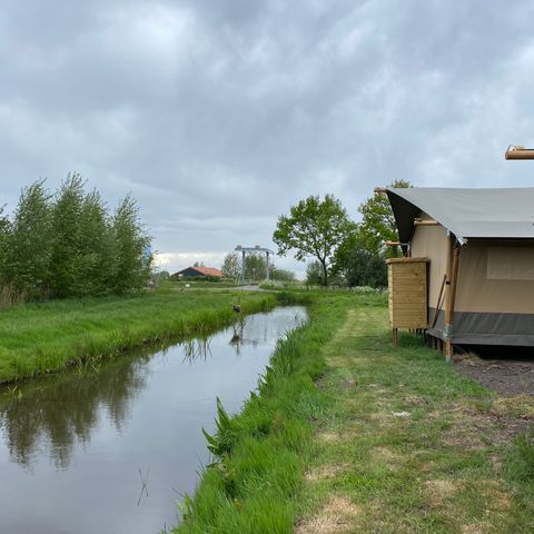 Tente en toile et en bois 4 personnes - y compris les installations sanitaires