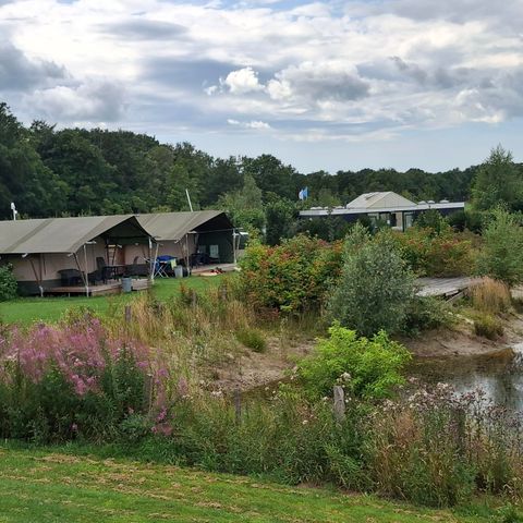 TENTE TOILE ET BOIS 4 personnes - y compris les installations sanitaires