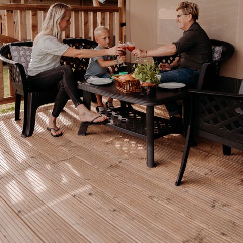 TENTE TOILE ET BOIS 4 personnes - y compris les installations sanitaires