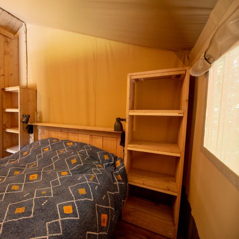 Tente en toile et en bois 4 personnes - y compris les installations sanitaires