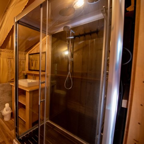 Tente en toile et en bois 4 personnes - y compris les installations sanitaires